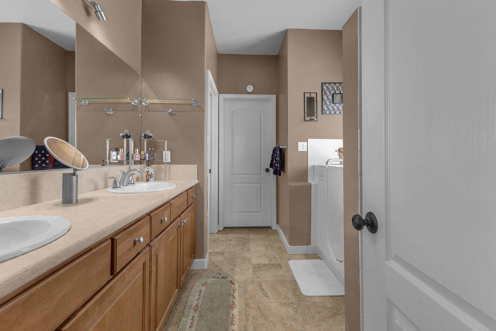 65166 Cliff Circle Property Photo 23