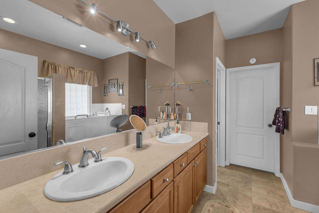65166 Cliff Circle Property Photo 24