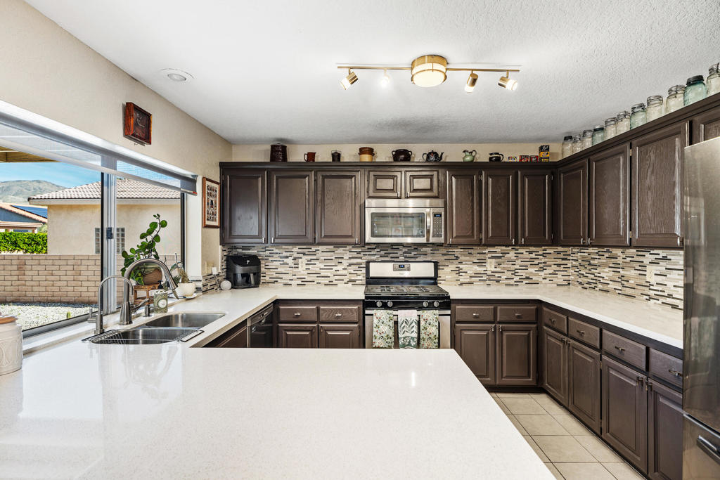 64574 Brae Burn Avenue Property Photo 11
