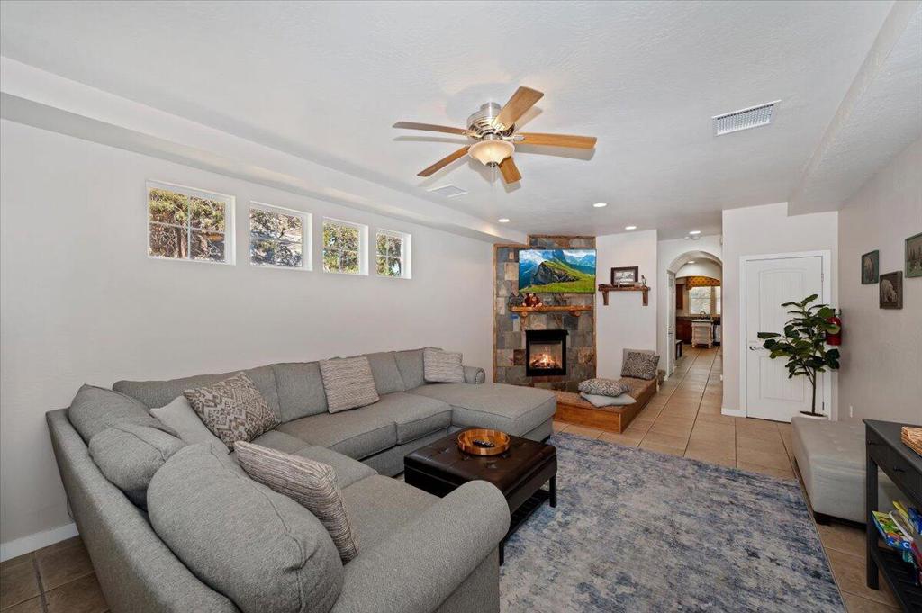 317 E Angeles Boulevard Property Photo 1