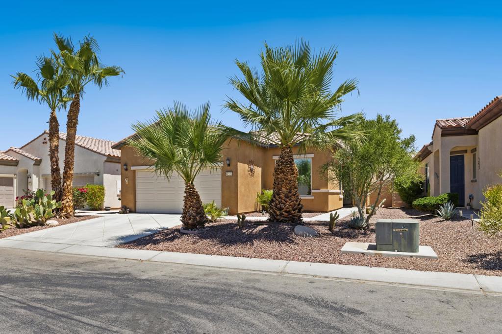 81526 Avenida Viesca Property Photo 1