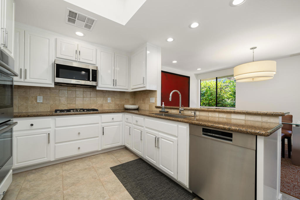 7 Dartmouth Drive Property Photo 1