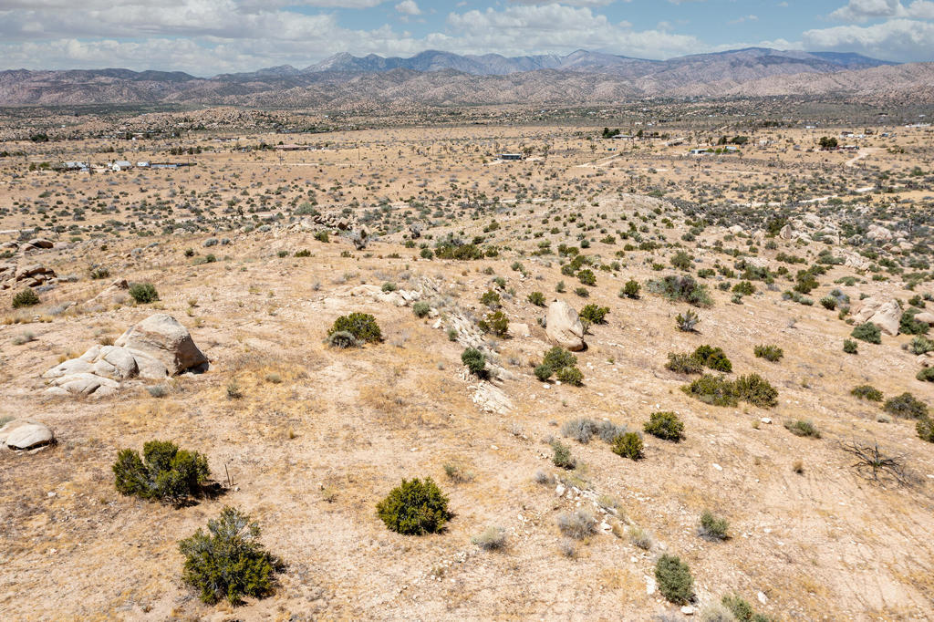53102 Geronimo Trail Property Photo 3