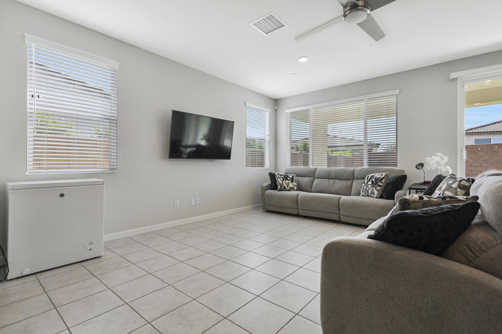 79275 Taffala Drive Property Photo 5