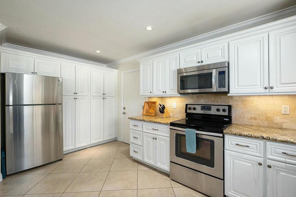 46890 Highland Palms Drive Property Photo 13