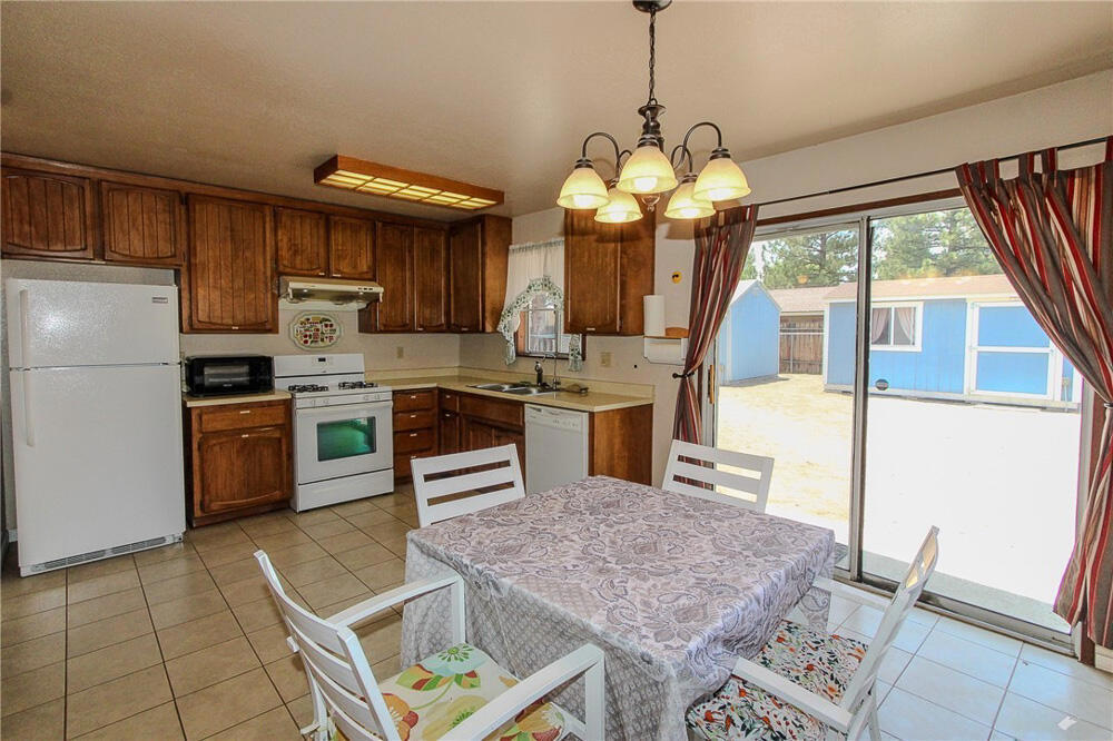 1084 Hugo Lane Property Photo 7