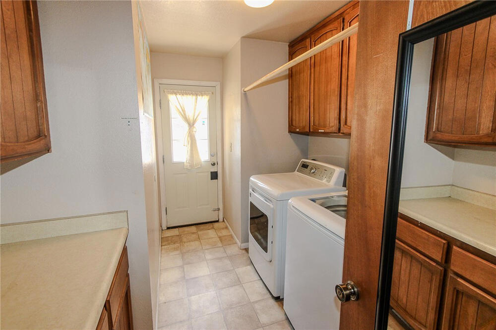 1084 Hugo Lane Property Photo 22