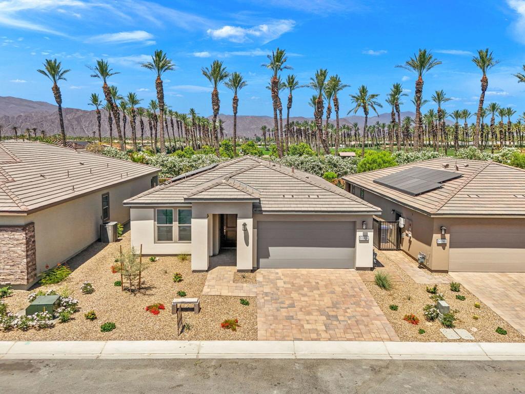 51805 Pinnacle Vista Drive Property Photo 4