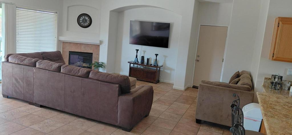 1523 Bryan Street Property Photo 14