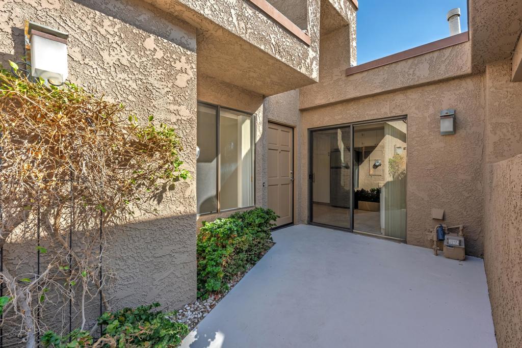 48953 Canyon Crest Lane Property Photo 3