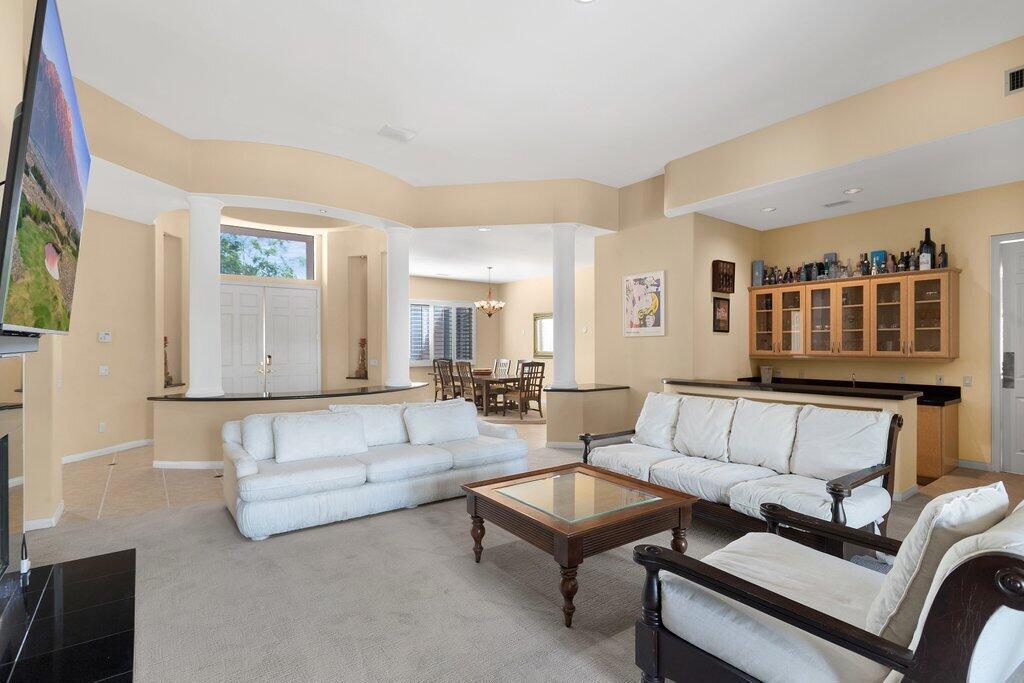 8 Macbeth Court Property Photo 7