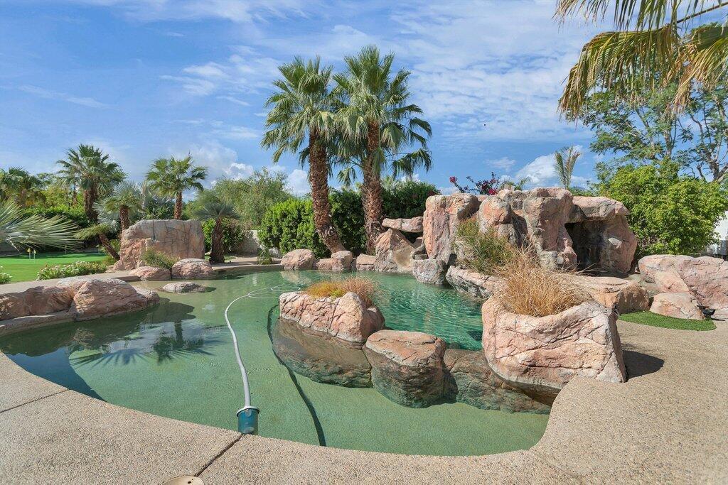 8 Macbeth Court Property Photo 34