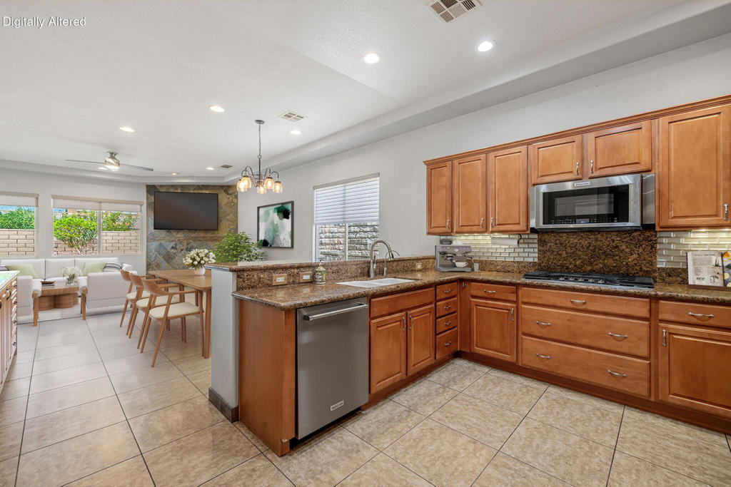 43425 Sentiero Drive Property Photo 9