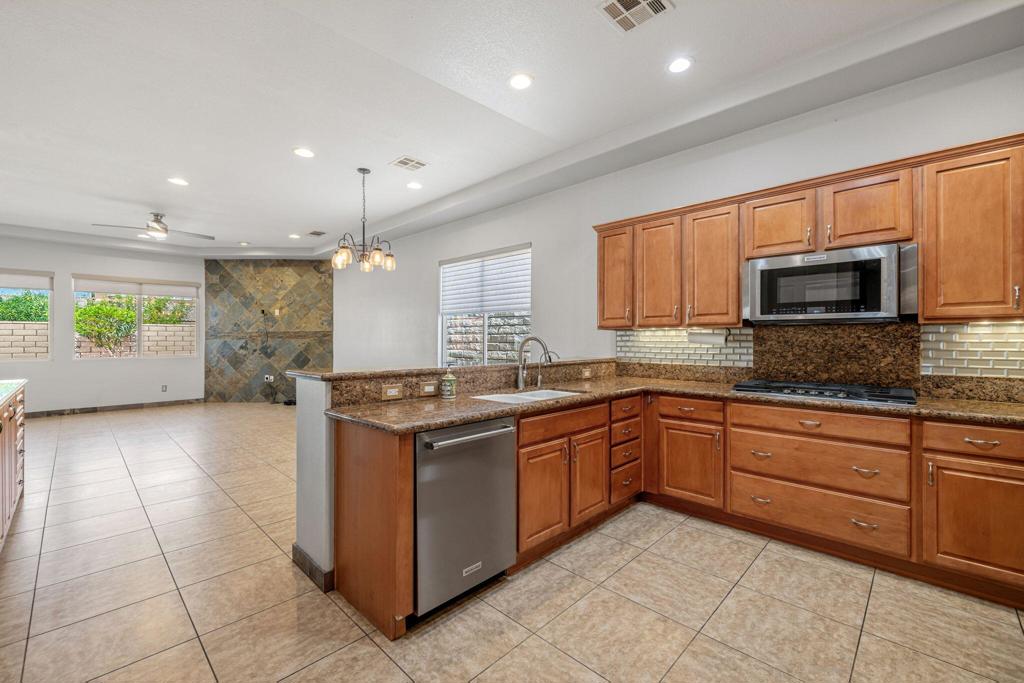 43425 Sentiero Drive Property Photo 10