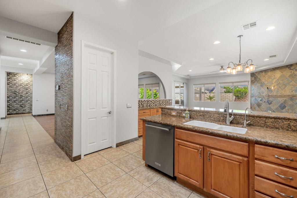 43425 Sentiero Drive Property Photo 12