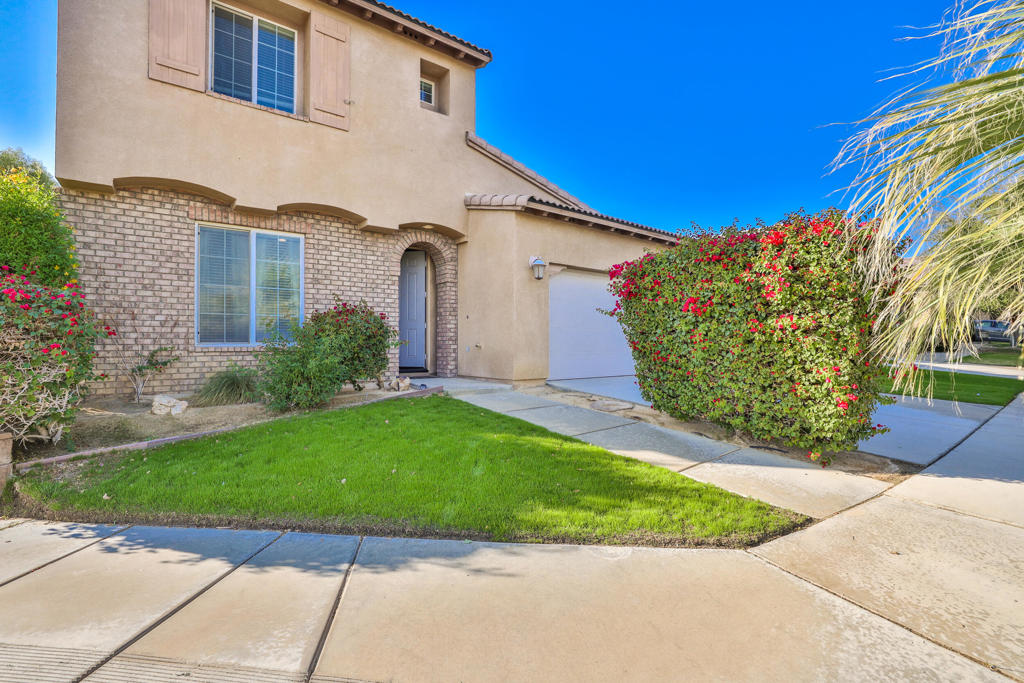 42753 Della Place Property Photo 1