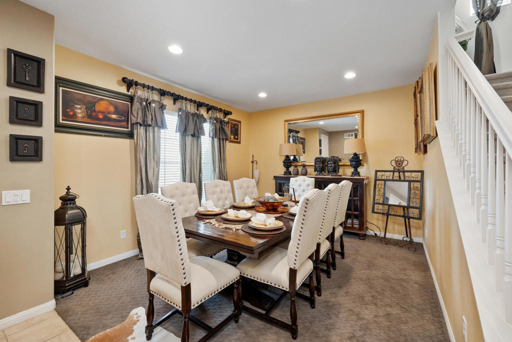 42753 Della Place Property Photo 2