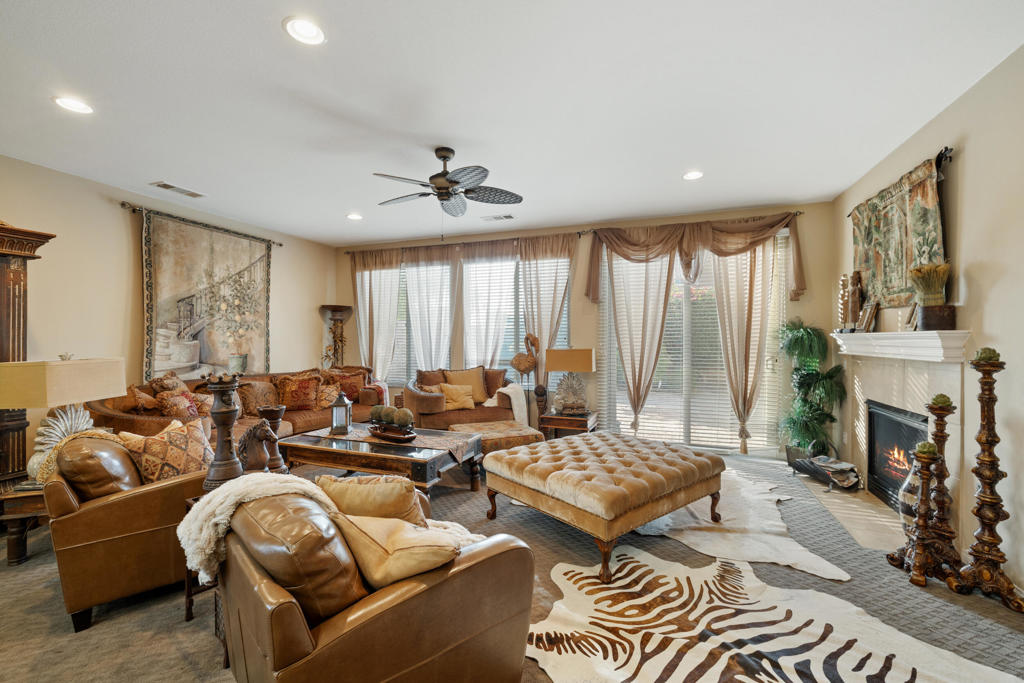 42753 Della Place Property Photo 9