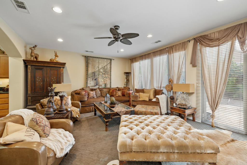 42753 Della Place Property Photo 10
