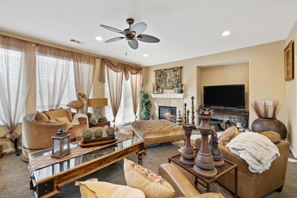 42753 Della Place Property Photo 12