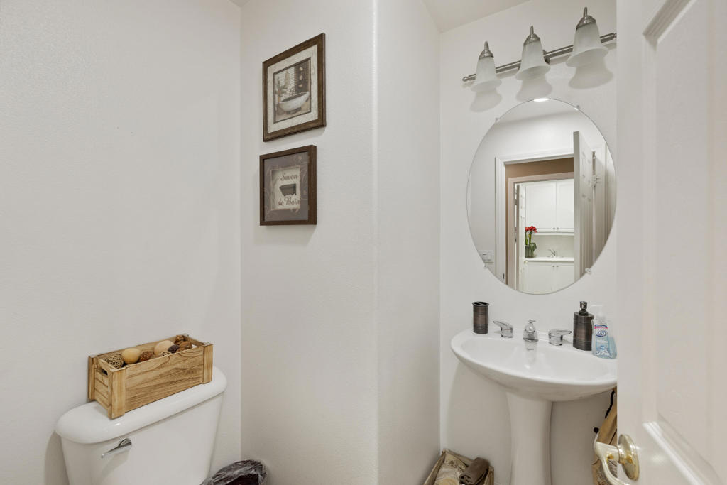 42753 Della Place Property Photo 13