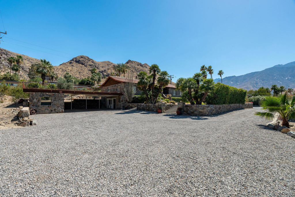 2350 S Araby Drive Property Photo 4