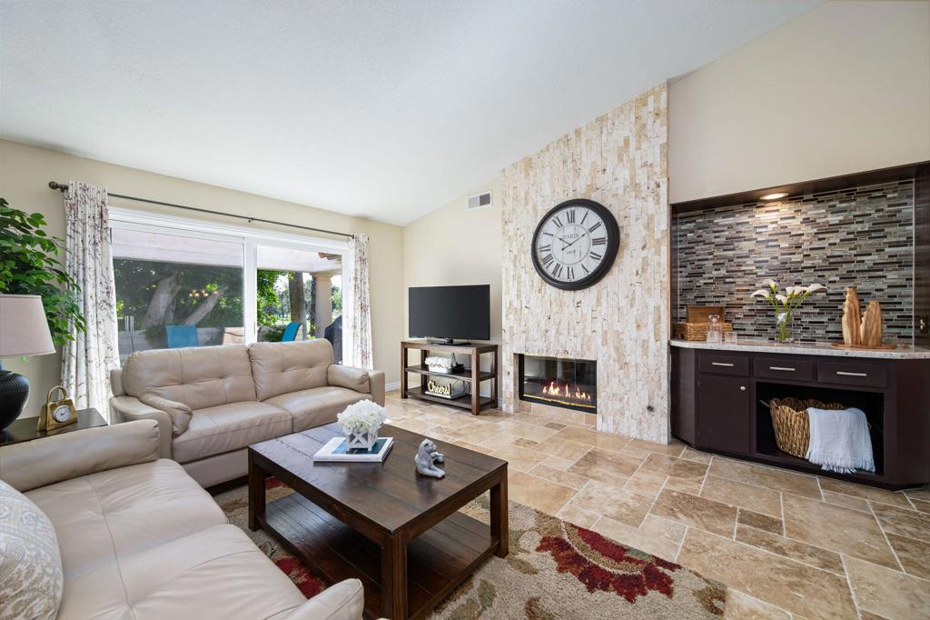 130 Desert Falls Drive E Property Photo 8