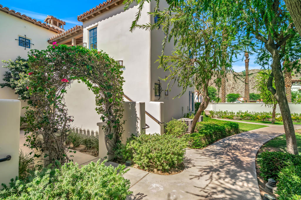 48796 Classic Drive Property Photo 1