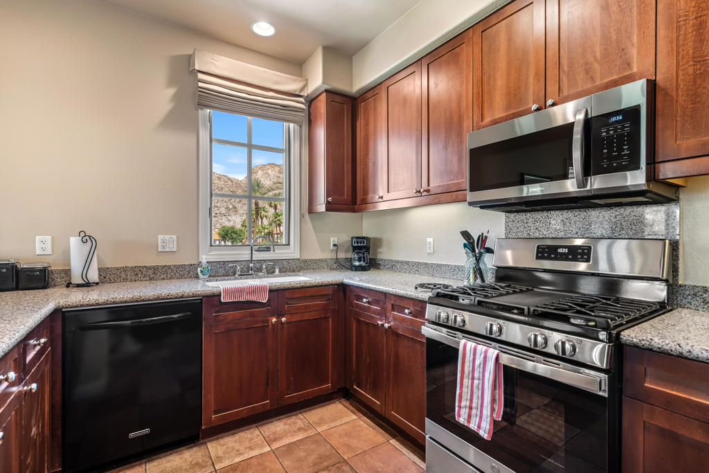 48796 Classic Drive Property Photo 11