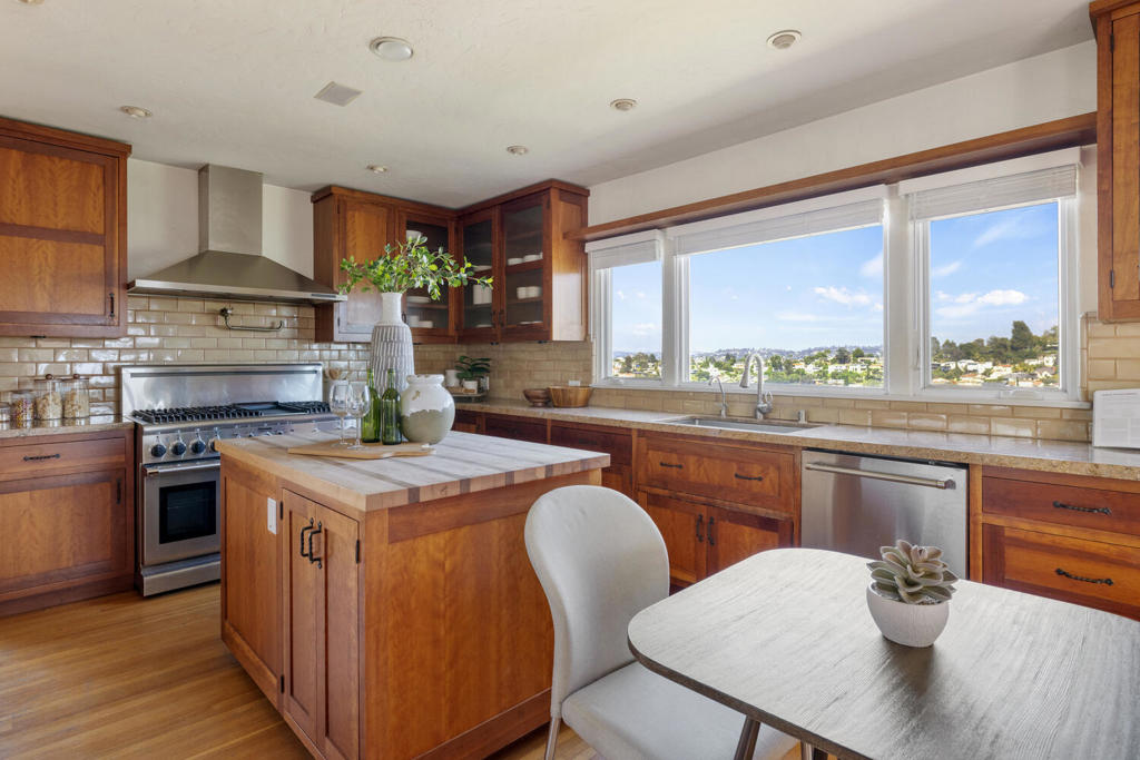 3756 Clayton Avenue W Property Photo 12