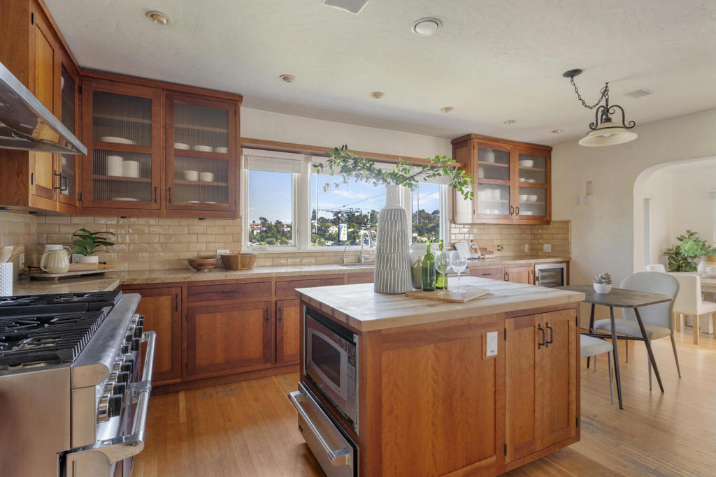 3756 Clayton Avenue W Property Photo 13