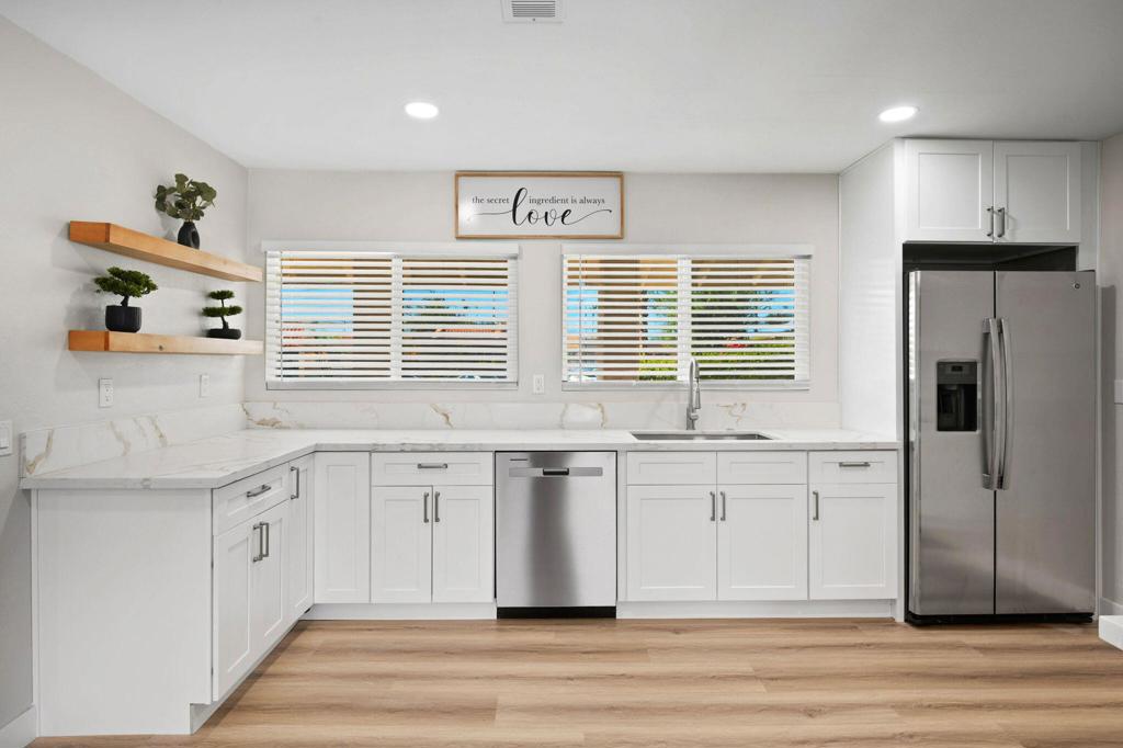 82142 W Solar Court Property Photo 2