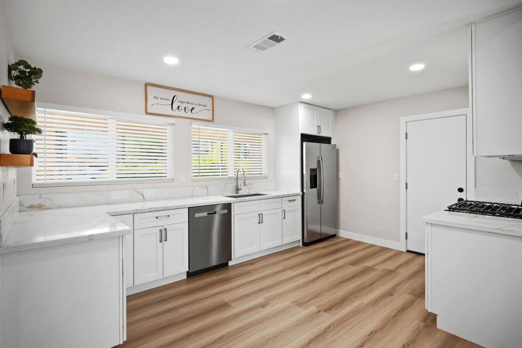 82142 W Solar Court Property Photo 20