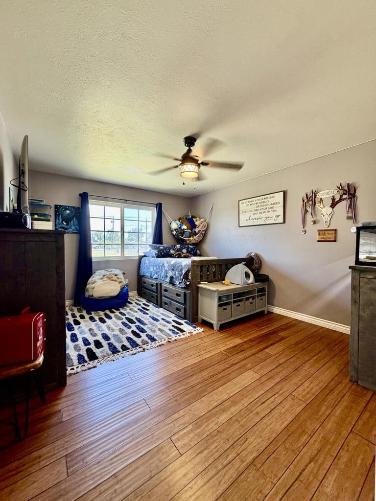 325 E Chanslor Way Property Photo 16
