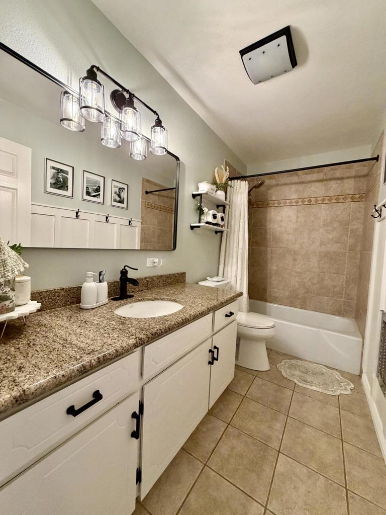 325 E Chanslor Way Property Photo 18