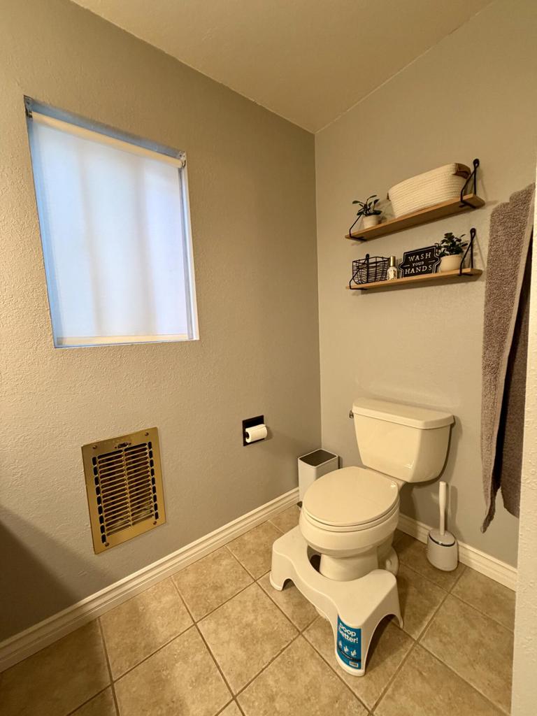 325 E Chanslor Way Property Photo 28