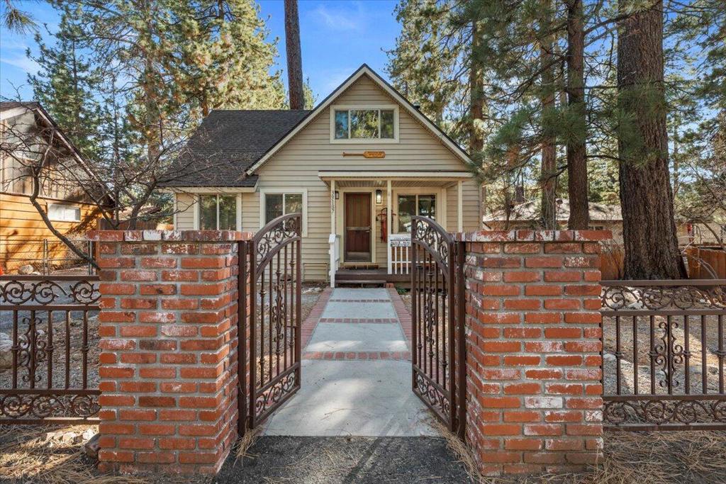 39187 N Bay Drive Property Photo 2
