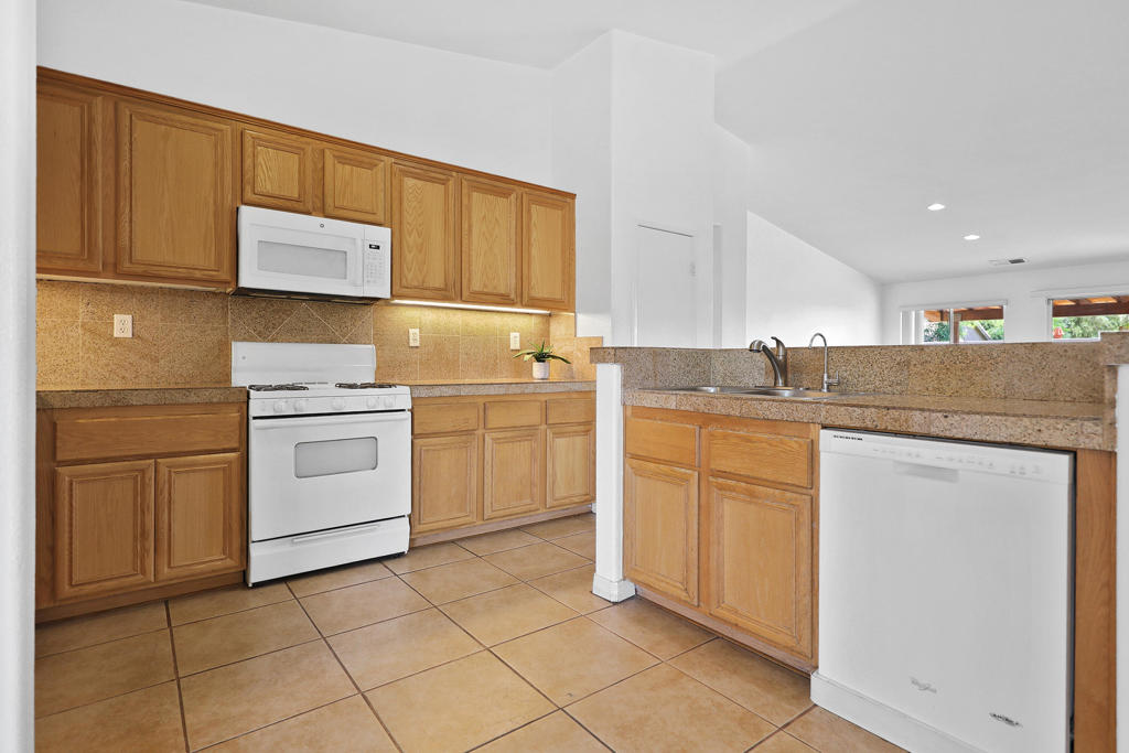 47820 Calle Zafiro Property Photo 12