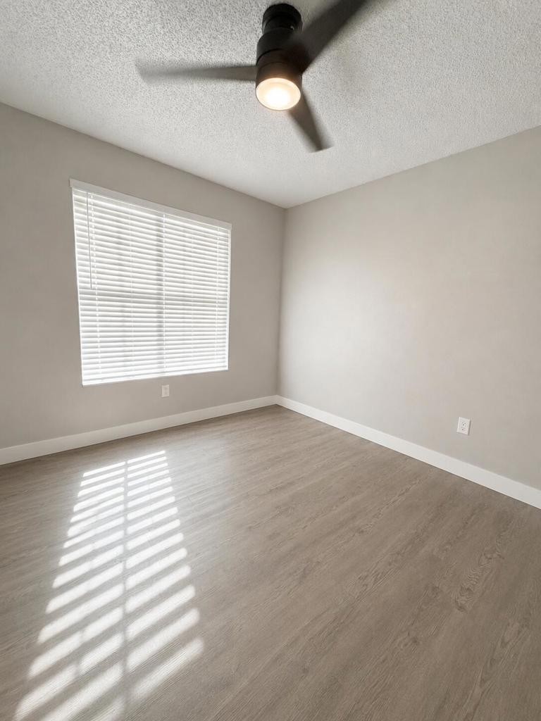 460 River Valley Avenue Property Photo 14