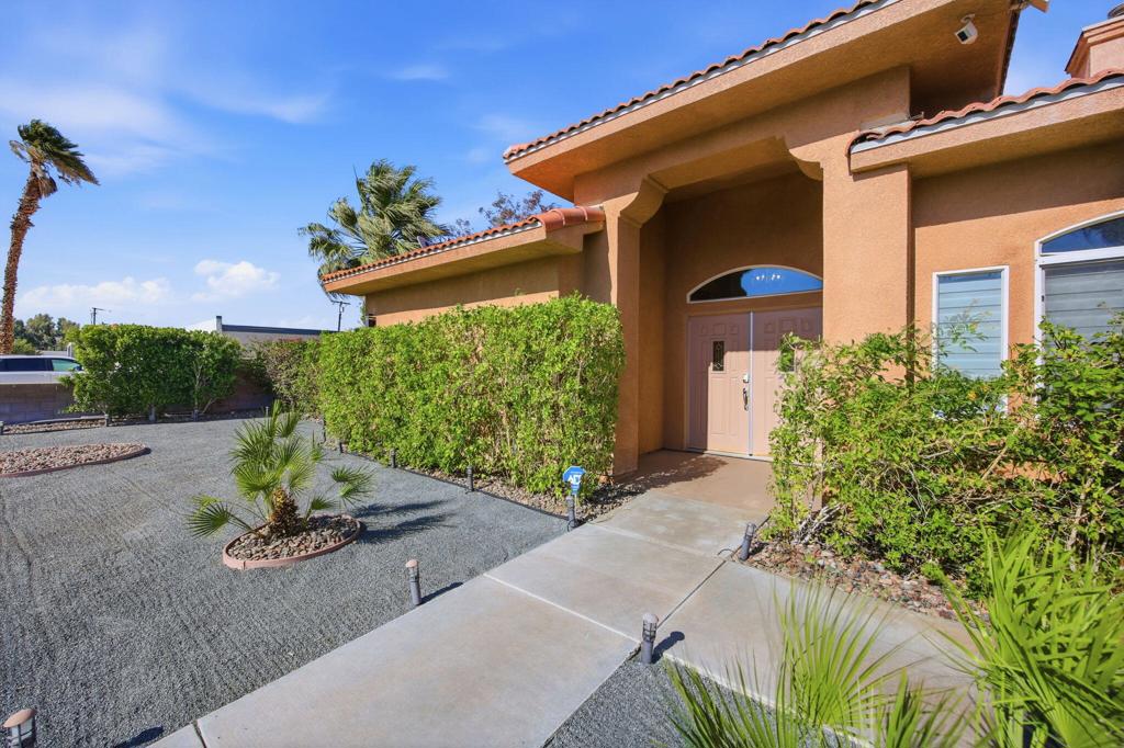 3048 N Bahada Road Property Photo 4