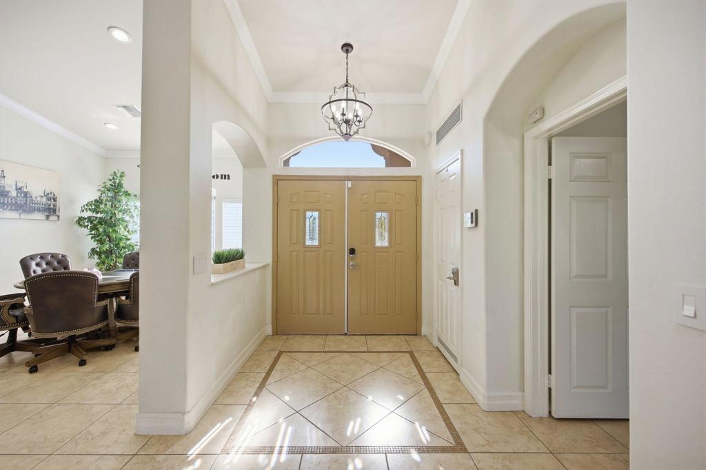 3048 N Bahada Road Property Photo 6