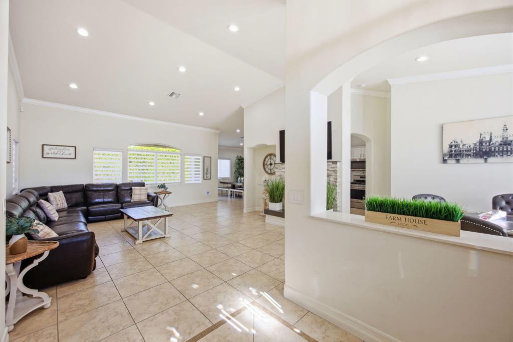3048 N Bahada Road Property Photo 8