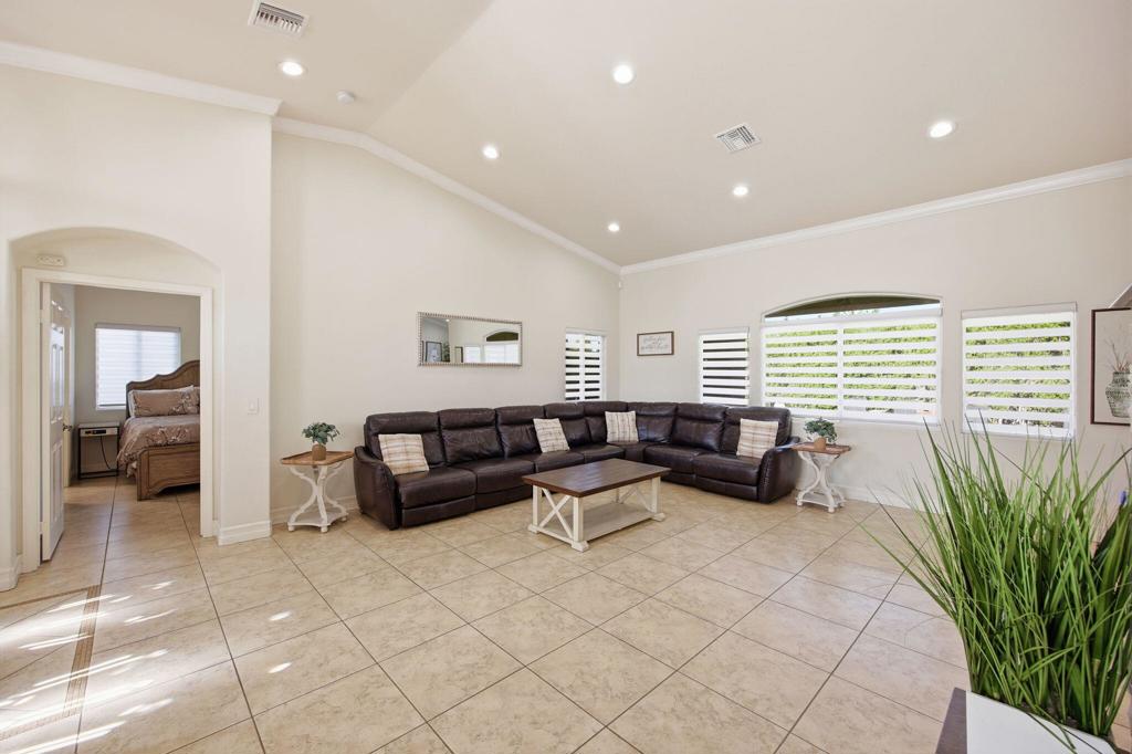 3048 N Bahada Road Property Photo 9