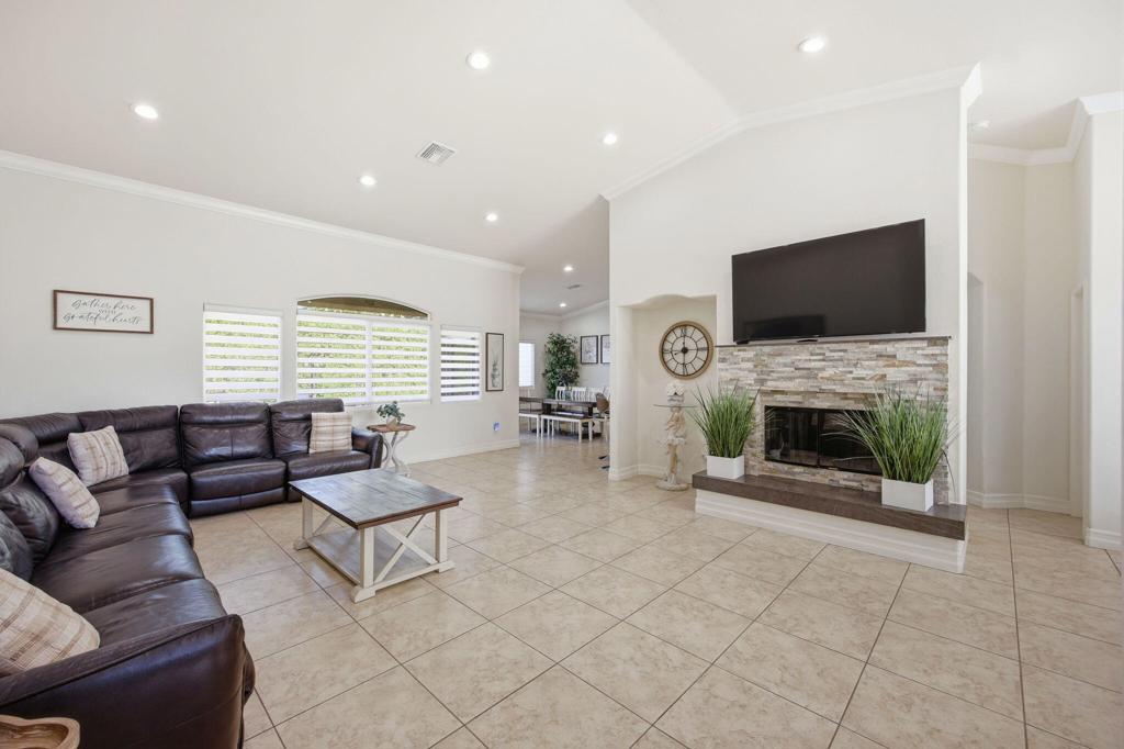 3048 N Bahada Road Property Photo 10
