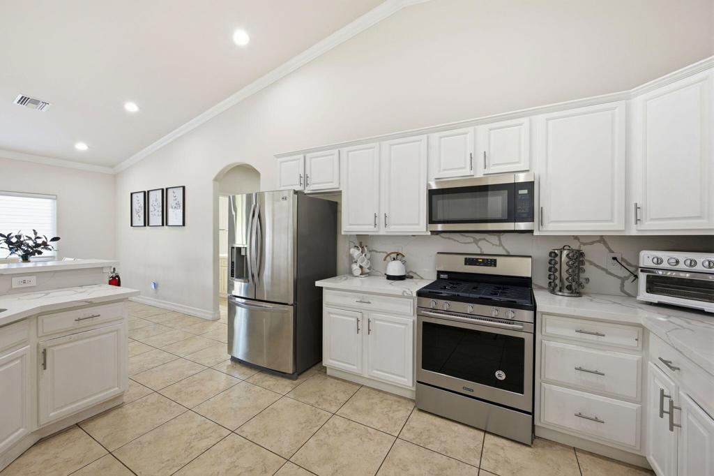3048 N Bahada Road Property Photo 18