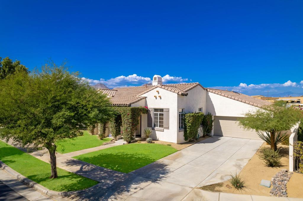 79700 Desert Willow Street Property Photo 4