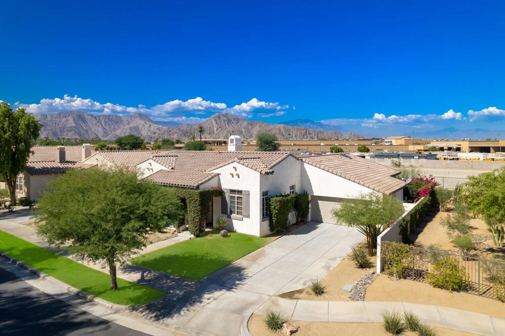 79700 Desert Willow Street Property Photo 5