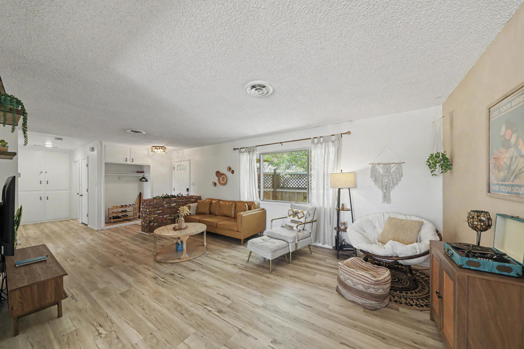 7603 Fox Trail Property Photo 3