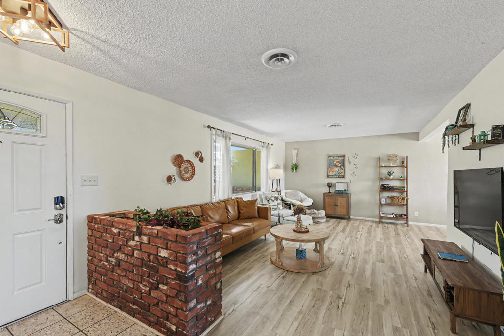 7603 Fox Trail Property Photo 4
