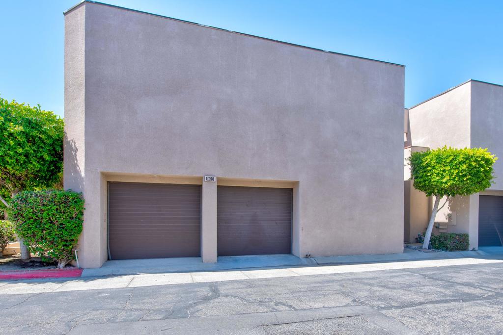 969 Village Square N Property Photo 2